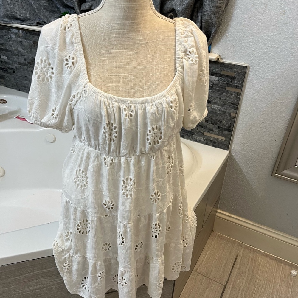 Rewind White Eyelet Tiered Puff-Sleeve Tunic